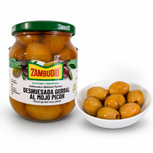Didelės žalios alyvuogės paprikos marinate